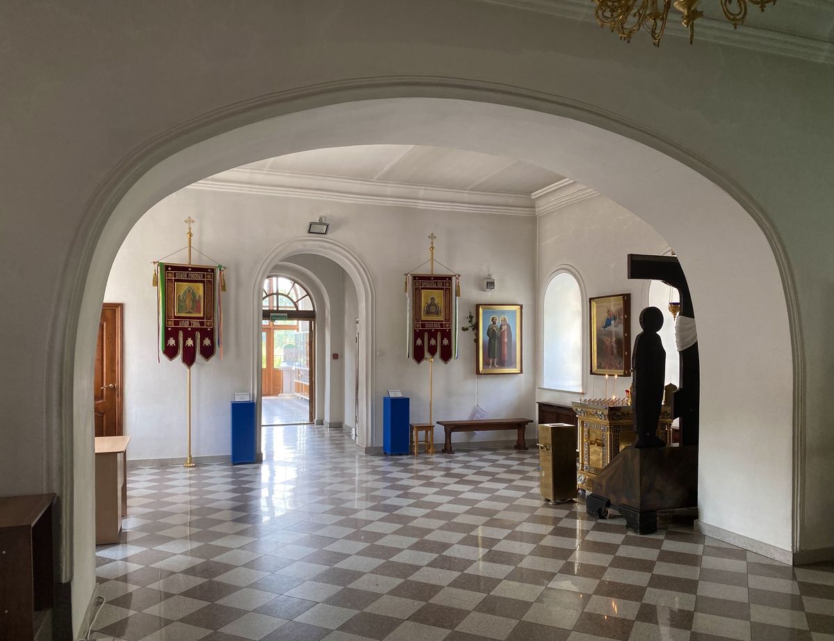 Притвор, интерьер и убранство. Кафедральный собор Благовещения Пресвятой Богородицы (новый), Благовещенск (Благовещенск, город, Амурская область)