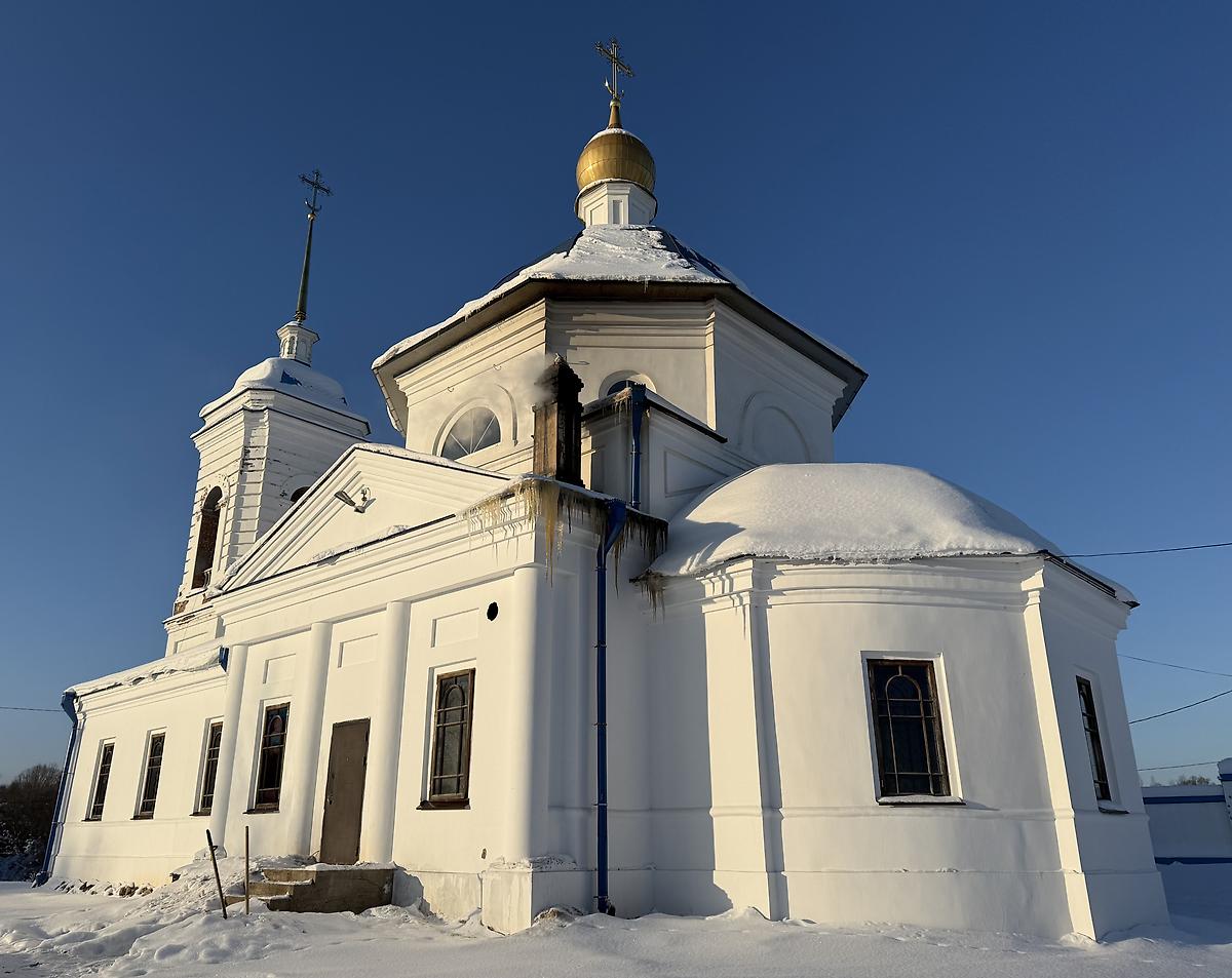 Вид с юго-востока, фасады. Церковь Успения Пресвятой Богородицы, Успенское (Великолукский район и г. Великие Луки, Псковская область)