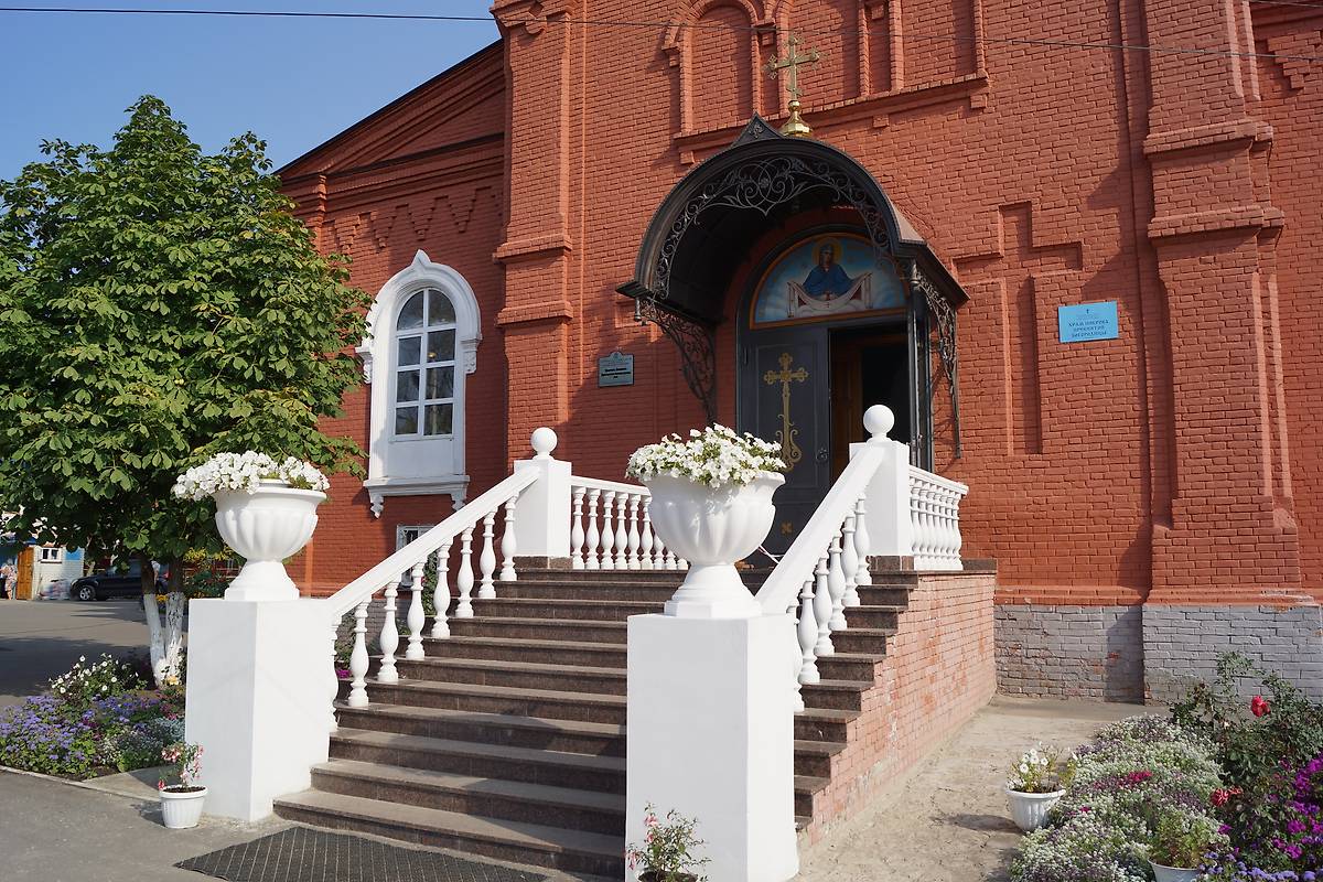 Вход в храм., архитектурные детали. Собор Покрова Пресвятой Богородицы, Петровск (Петровский район, Саратовская область)