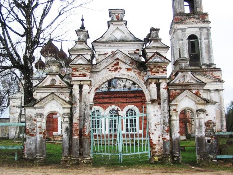 Церковь Николая Чудотворца, Николо-Ям (Кимрский район и г. Кимры, Тверская область). дополнительная информация, ворота церковной ограды
