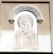 Церковь Покрова Пресвятой Богородицы, Барельеф Богородицы на восточной части главы купола храма.
<br>, Спасское (Салтыки), Орловский район, Орловская область
