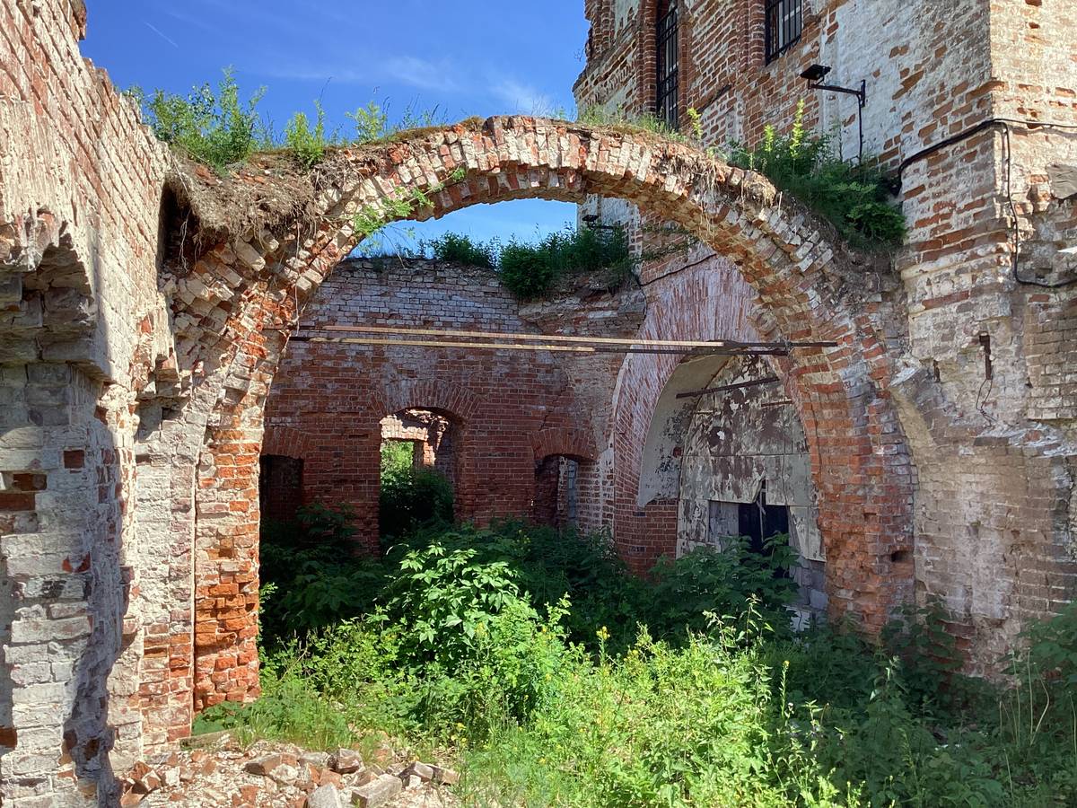 Северный придел, вид с запада, интерьер и убранство. Церковь Михаила Архангела, Нехорошево, урочище (Серпуховский городской округ и гг. Протвино, Пущино, Московская область)