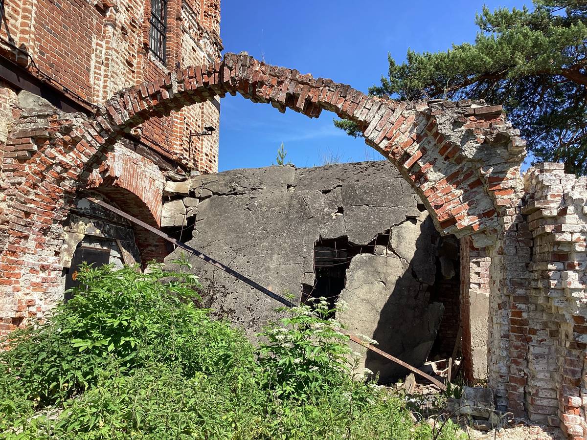 Южный придел, вид с запада, интерьер и убранство. Церковь Михаила Архангела, Нехорошево, урочище (Серпуховский городской округ и гг. Протвино, Пущино, Московская область)