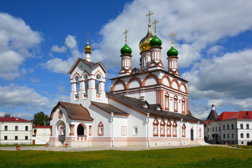 Варницы. Троице-Варницкий монастырь. Собор Сергия Радонежского. фасады, Вид с юго-запада