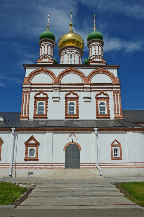 Варницы. Троице-Варницкий монастырь. Собор Сергия Радонежского. фасады