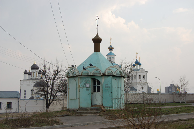 Успенский мужской монастырь. Часовня Пантелеимона Целителя, Орёл (Орёл, город, Орловская область). фасады, Временная часовня у входа на территорию монастыря