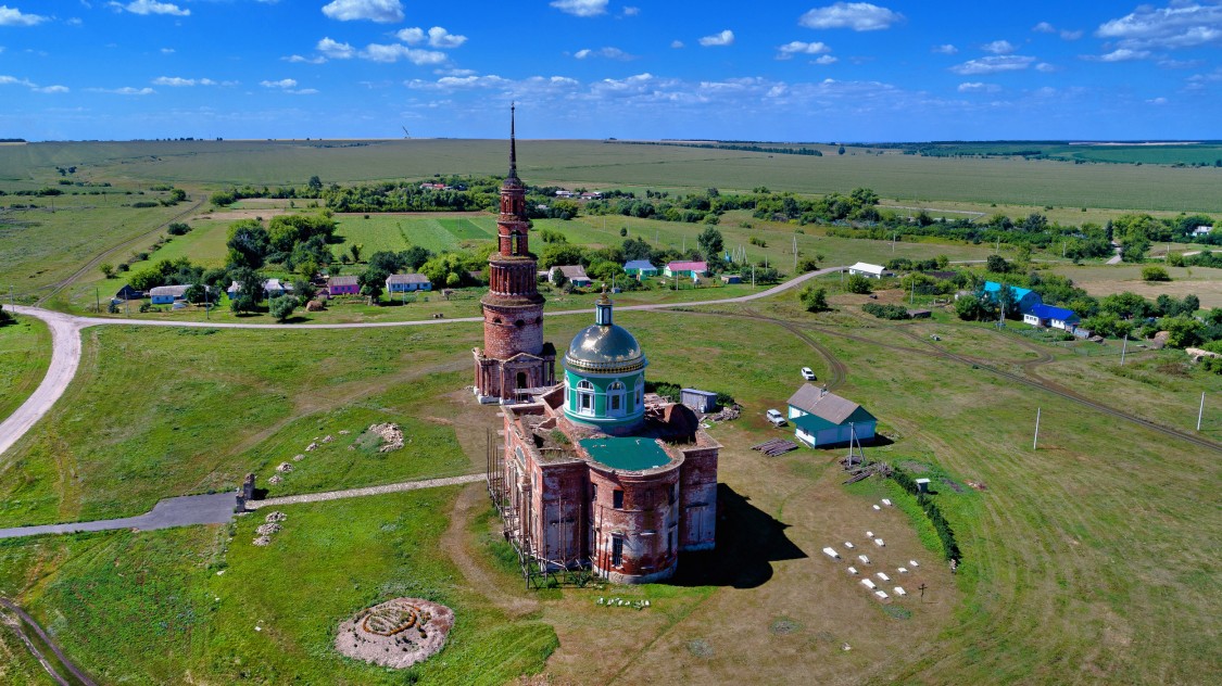 Церковь Троицы Живоначальной, Новотроицкое (Долгоруковский район, Липецкая область). общий вид в ландшафте