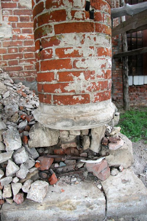Церковь Троицы Живоначальной, Новотроицкое (Долгоруковский район, Липецкая область). архитектурные детали, основание колонны