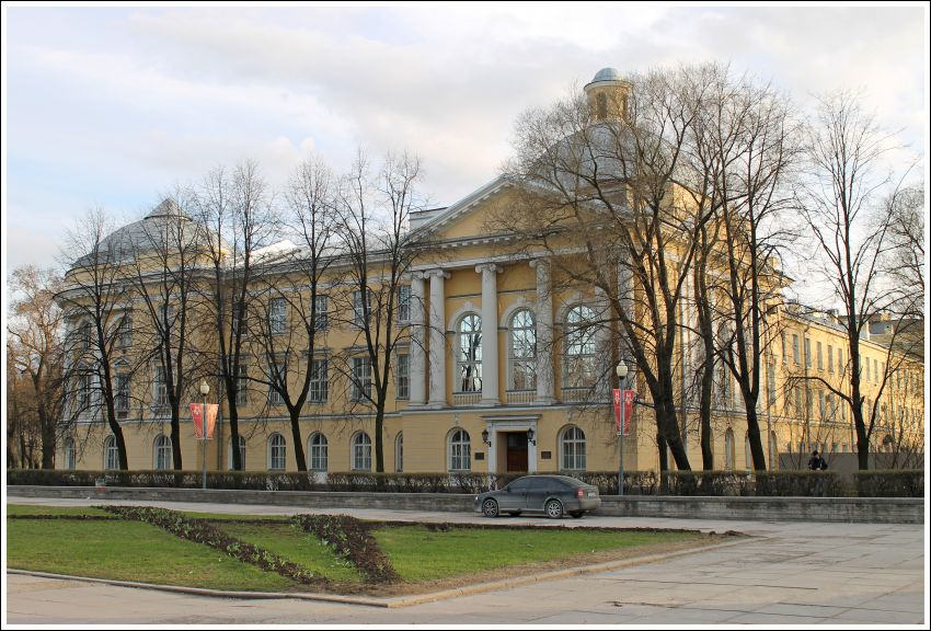 Адмиралтейский район. Церковь Филиппа апостола (Алексия Человека Божия (?)) при Военно-автомобильной школе. фасады