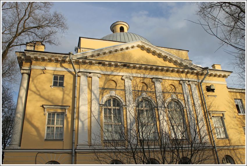 Домовая церковь Филиппа апостола (Алексия Человека Божия (?)) при бывшей Военно-автомобильной школе, Адмиралтейский район (Санкт-Петербург, г. Санкт-Петербург). фасады