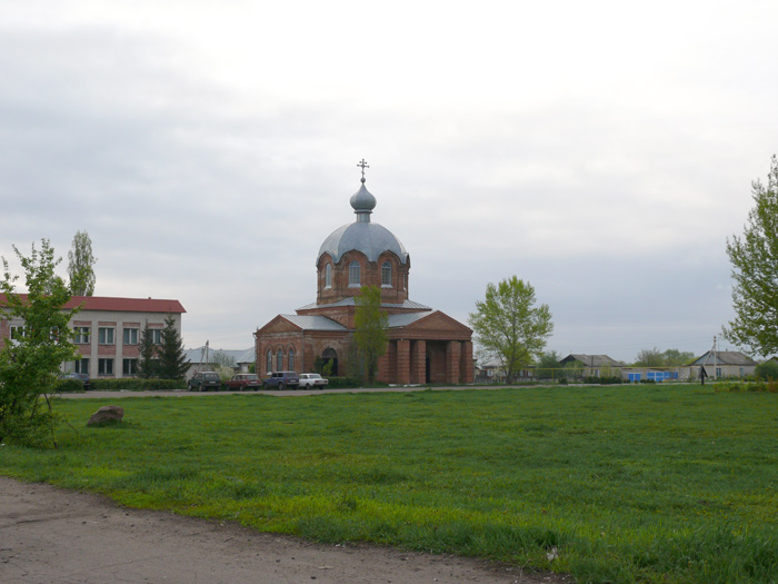 Коломыцево. Церковь Покрова Пресвятой Богородицы. общий вид в ландшафте