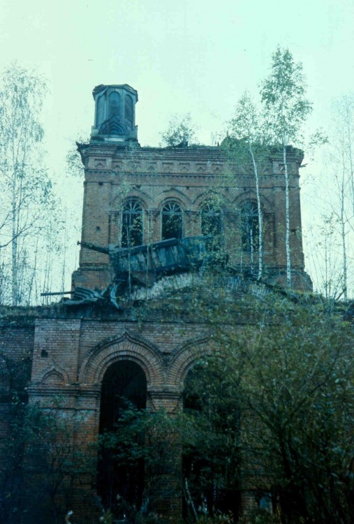 Церковь Успения Пресвятой Богородицы, Новоивановское (Кимрский район и г. Кимры, Тверская область). фасады, 1994