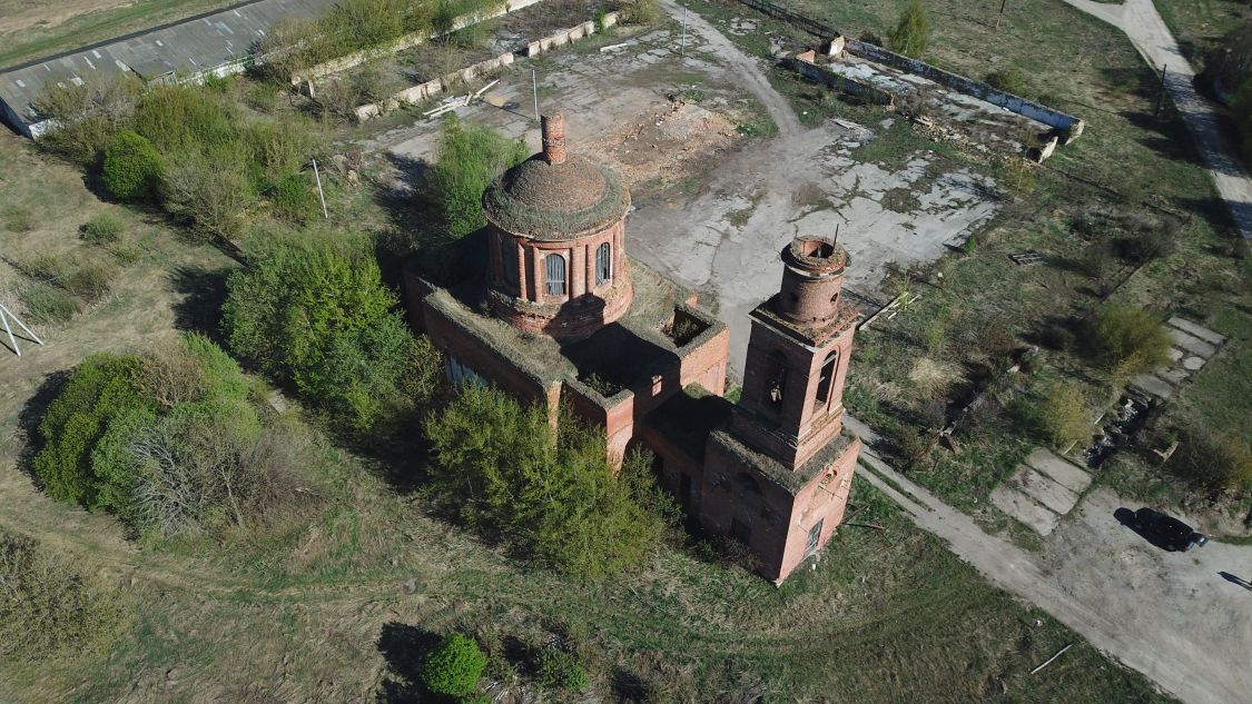 Суханово. Церковь Феодора Трихины. общий вид в ландшафте