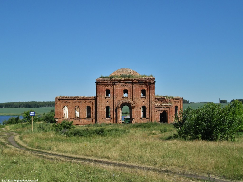 Церковь Константина и Елены, Максимово (Шадринский район и г. Шадринск, Курганская область). фасады
