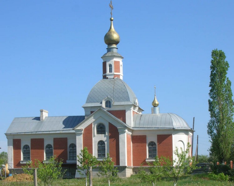 Церковь Троицы Живоначальной, Латная (Семилукский район, Воронежская область). общий вид в ландшафте