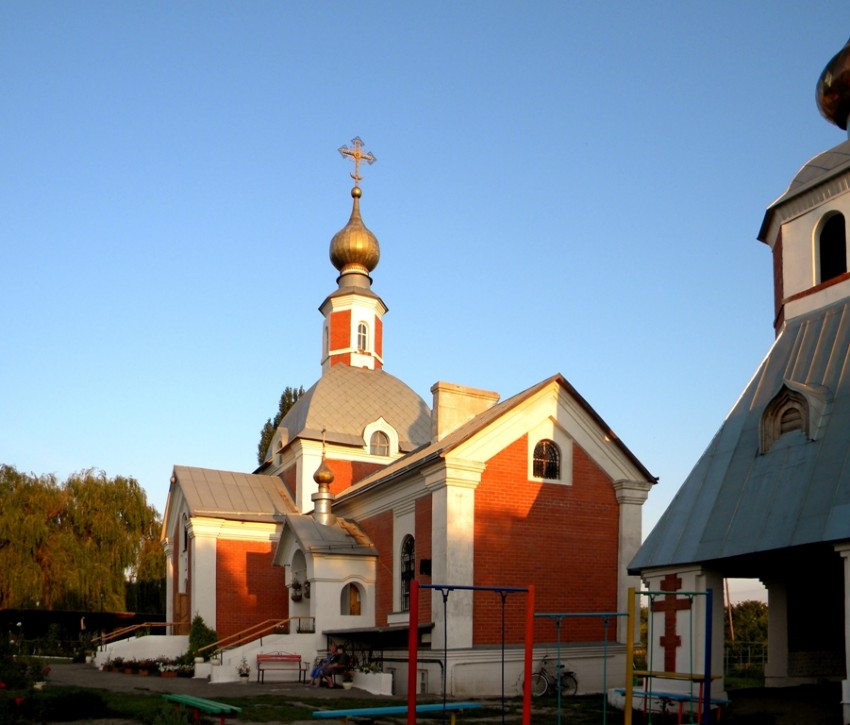 Церковь Троицы Живоначальной, Латная (Семилукский район, Воронежская область). фасады