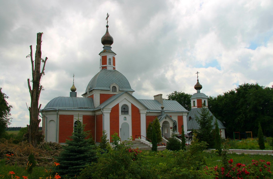 Церковь Троицы Живоначальной, Латная (Семилукский район, Воронежская область). фасады