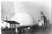Церковь Покрова Пресвятой Богородицы, Любительская фотография 1952г. На заднем плане церковь Покрова Пресвятой Богородцы, слева дом священника, который впоследсвии был использован как школа<br>, Пады, Панинский район, Воронежская область