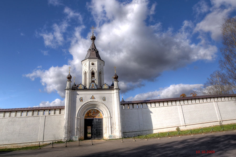 Старицкий Успенский мужской монастырь. Неизвестная надвратная часовня, Старица (Старицкий район, Тверская область). дополнительная информация