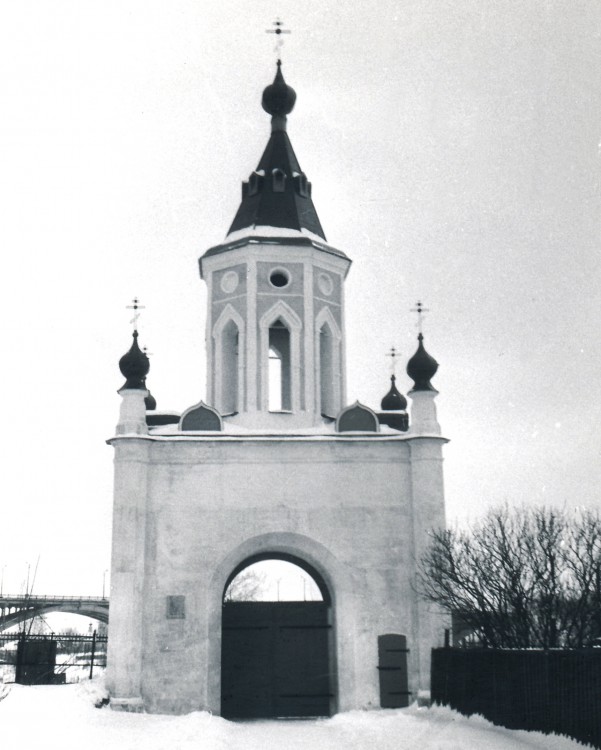 Старицкий Успенский мужской монастырь. Неизвестная надвратная часовня, Старица (Старицкий район, Тверская область). фасады