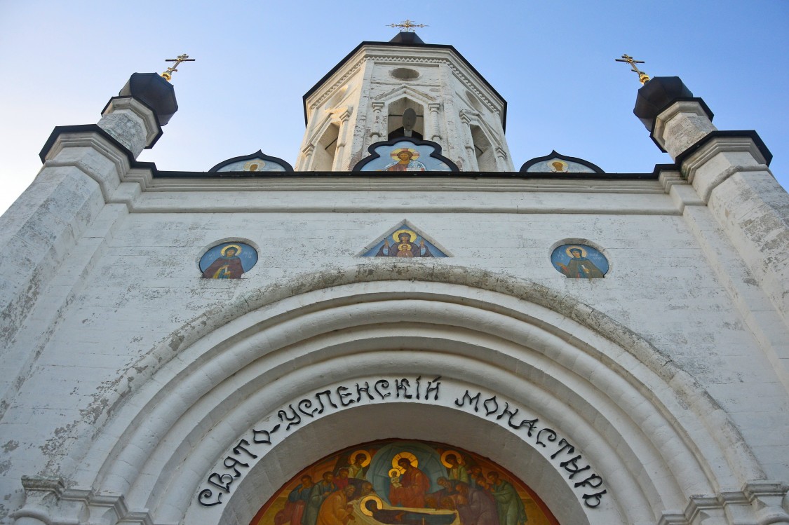 Старицкий Успенский мужской монастырь. Неизвестная надвратная часовня, Старица (Старицкий район, Тверская область). архитектурные детали