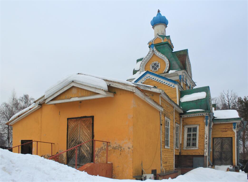 Церковь Введения во храм Пресвятой Богородицы, Рыжево (Егорьевский городской округ, Московская область). фасады, Хорошо заметны деформации конструкций