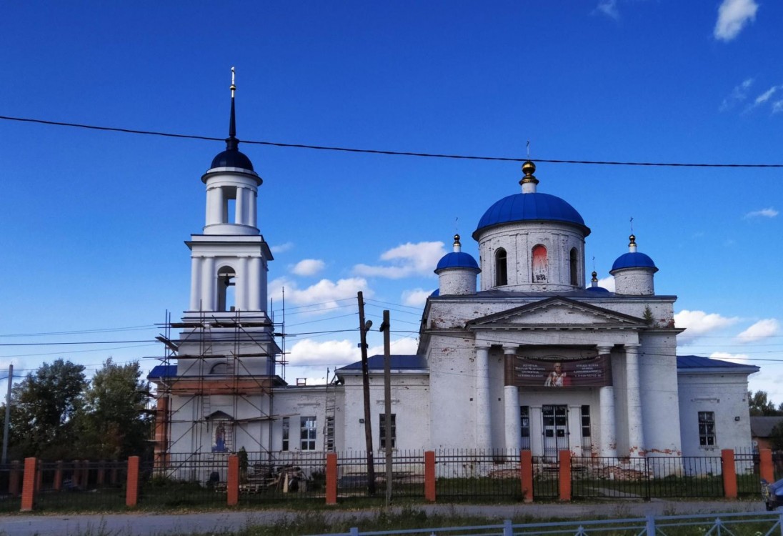 Поповка. Церковь Смоленской иконы Божией Матери. общий вид в ландшафте