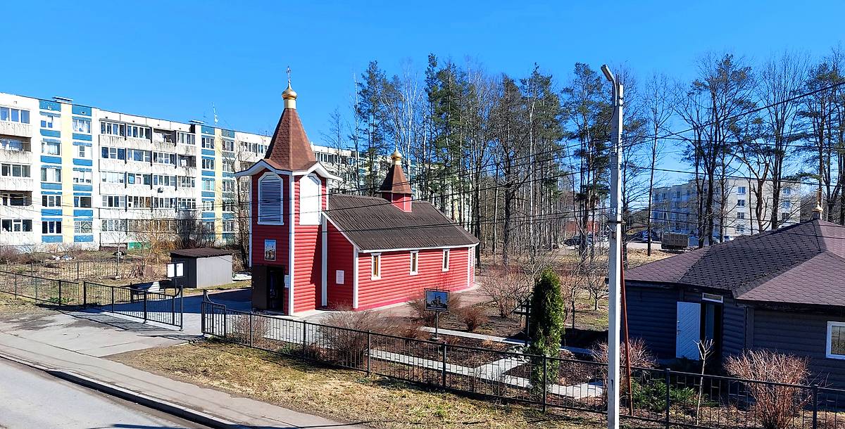 общий вид в ландшафте. Церковь Преображения Господня, Горбунки (Ломоносовский район и г. Сосновый Бор, Ленинградская область)