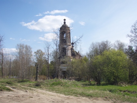 Церковь Рождества Христова, Рождественская Слободка (Любимский район, Ярославская область). общий вид в ландшафте