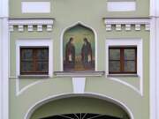 Домовая церковь Сергия и Германа Валаамских на Валаамском подворье, Фрагмент северного фасада с храмовой иконой<br>, Москва, Центральный административный округ (ЦАО), г. Москва