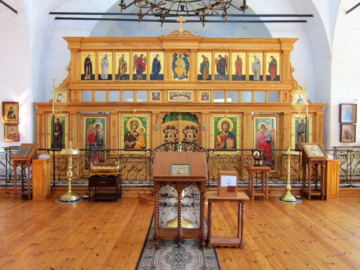 Троицкий Никандров Городноезерский женский монастырь. Церковь Троицы Живоначальной, Никандрово (Любытинский район, Новгородская область). интерьер и убранство, Главный иконостас церкви