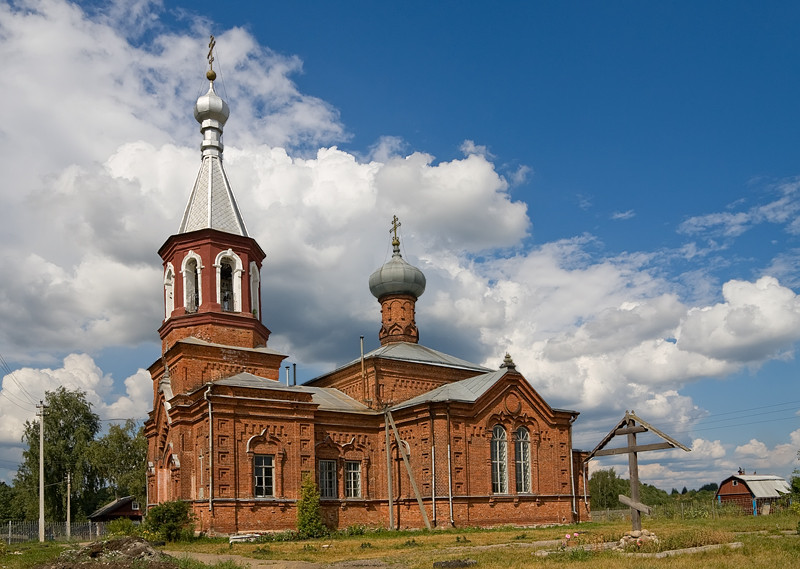 Церковь Антония и Феодосия Печерских, Перёдки (Боровичский район, Новгородская область). общий вид в ландшафте
