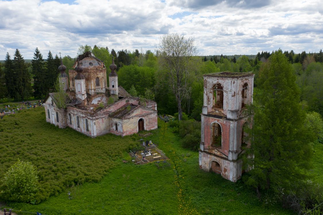 Тельбовичи. Церковь Георгия Победоносца. общий вид в ландшафте