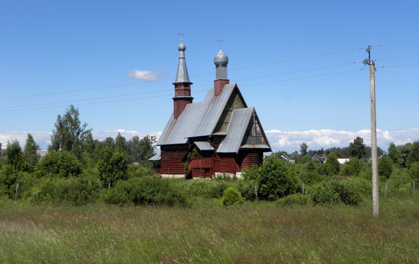 Церковь Серафима Саровского, Парфино (Парфинский район, Новгородская область). общий вид в ландшафте