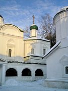 Благовещенский монастырь. Церковь Сергия Радонежского, Сергиевская церковь (на дальнем плане)<br>, Нижний Новгород, Нижний Новгород, город, Нижегородская область