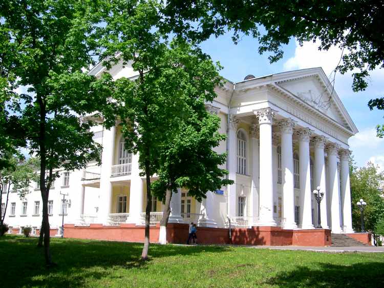 Собор Петра и Павла, Орёл (Орёл, город, Орловская область). общий вид в ландшафте, Сегодня на месте собора находится Орловская областная библиотека им. И.А. Бунина.