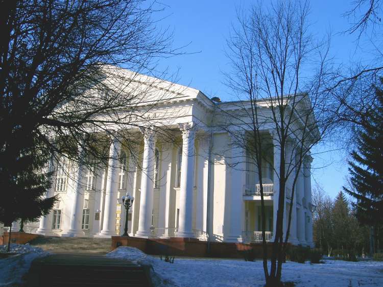 Собор Петра и Павла, Орёл (Орёл, город, Орловская область). общий вид в ландшафте, Орловская областная библиотека им. И.А. Бунина. Ул. Горького, 43.