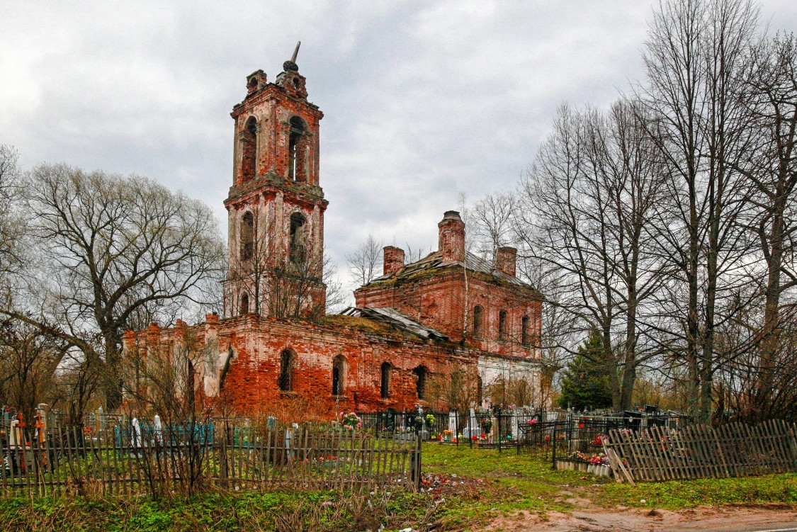Церковь Воскресения Христова, Огарково (Рыбинский район, Ярославская область). общий вид в ландшафте
