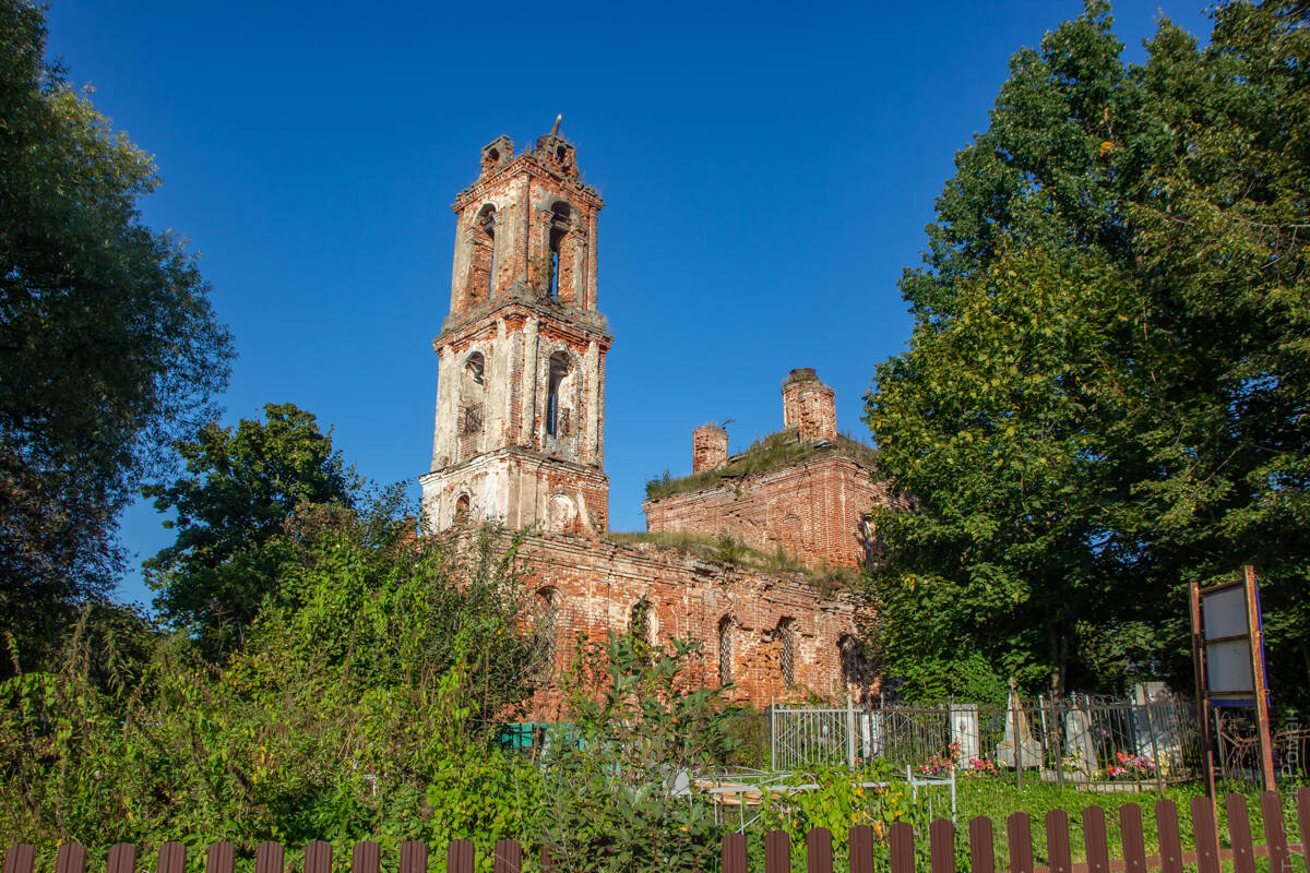 Церковь Воскресения Христова, Огарково (Рыбинский район, Ярославская область). фасады, Вид с запада
