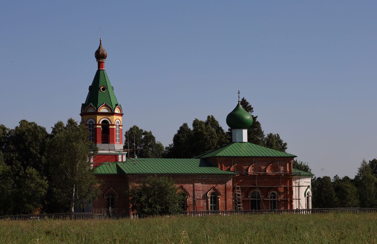 Церковь Георгия Победоносца, Капустино (Чеховский городской округ, Московская область). документальные фотографии, 11 июля 2025 года. Реставрация продолжается 