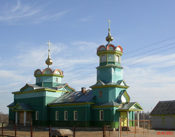 Демянск. Церковь Воздвижения Креста Господня. общий вид в ландшафте