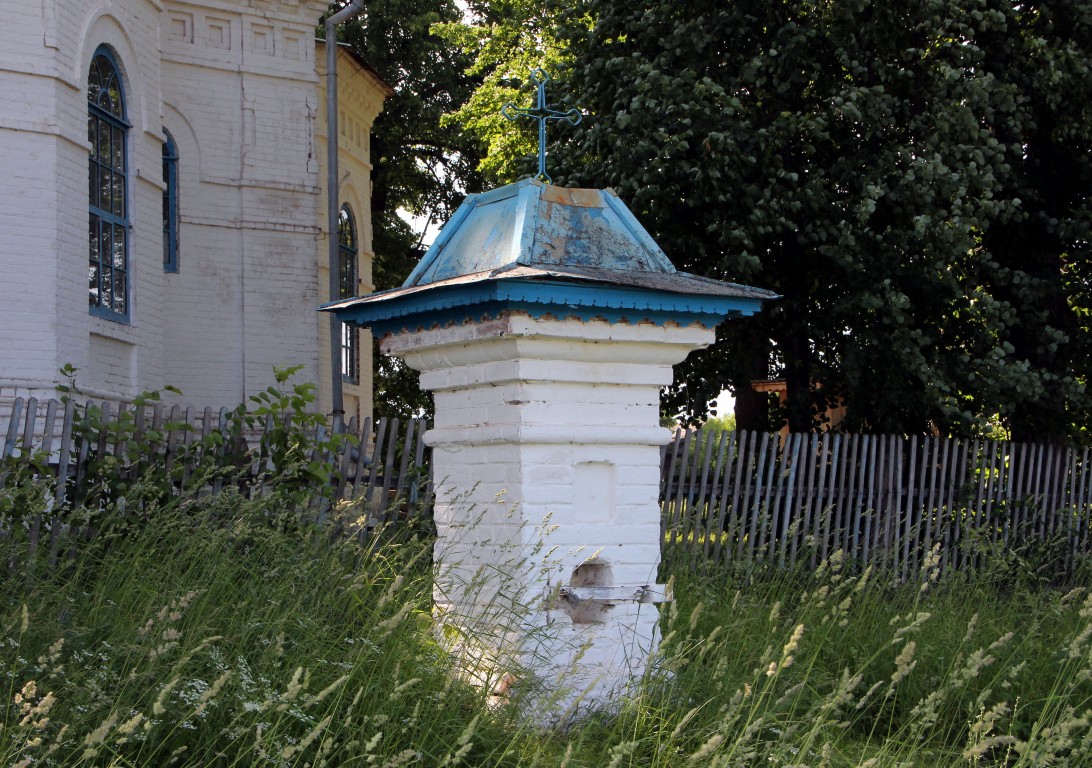 Церковь Александра Невского, Верхняя Шурма (Уржумский район, Кировская область). дополнительная информация, Часовенный столб напротив алтаря.
