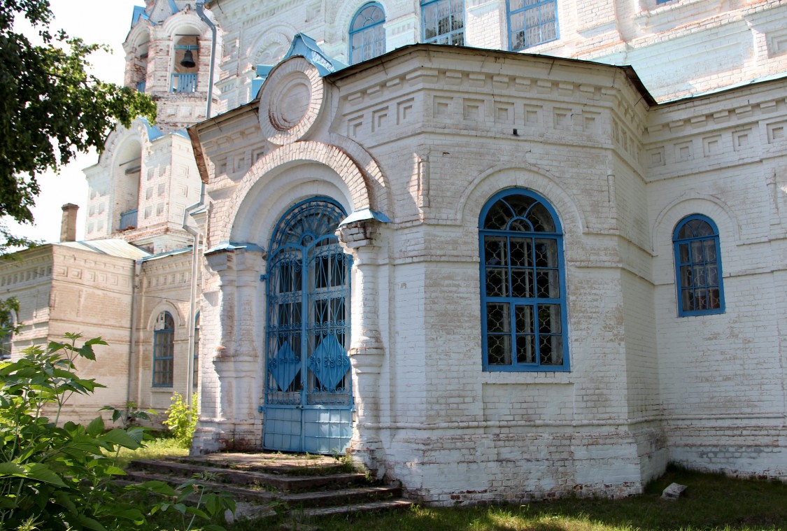 Верхняя Шурма. Церковь Александра Невского. архитектурные детали, Вход с южной стороны.