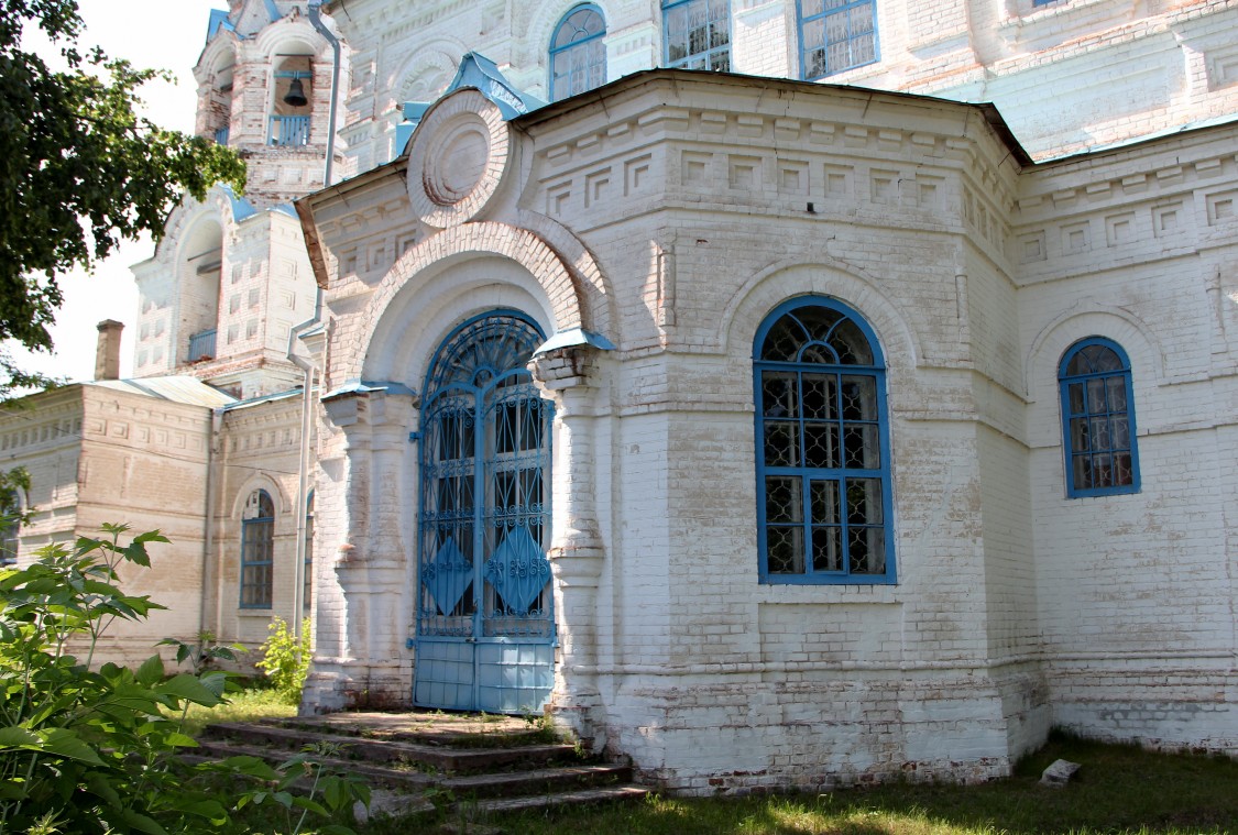 Церковь Александра Невского, Верхняя Шурма (Уржумский район, Кировская область). архитектурные детали, Вход с южной стороны.