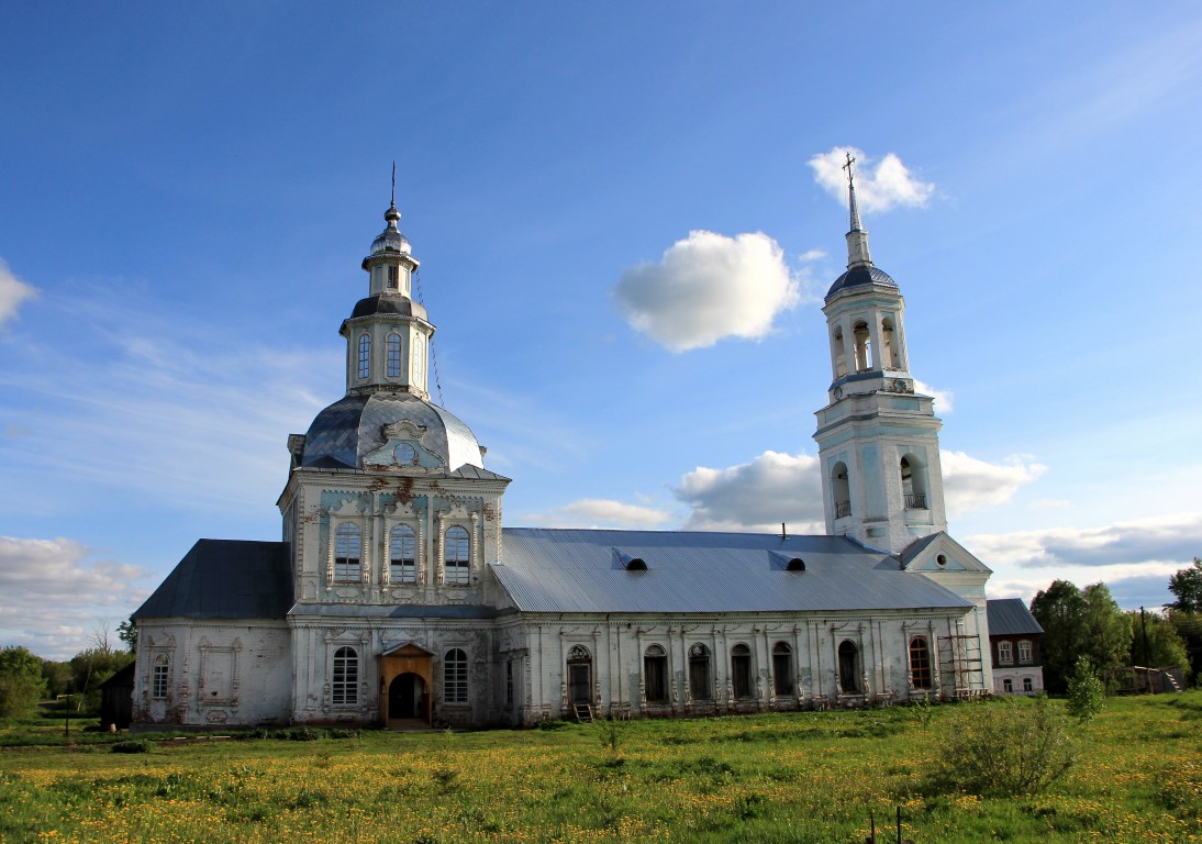 Петровское. Церковь Петра и Павла. фасады