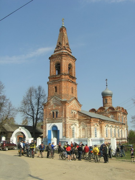 Церковь Казанской иконы Божией Матери, Вязовка (Кстовский район, Нижегородская область). общий вид в ландшафте