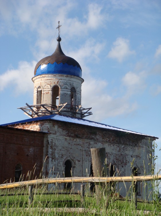 Церковь Успения Пресвятой Богородицы, Берёзовский Рядок (Бологовский район, Тверская область). архитектурные детали, Крыша покрыта, купол на 50%