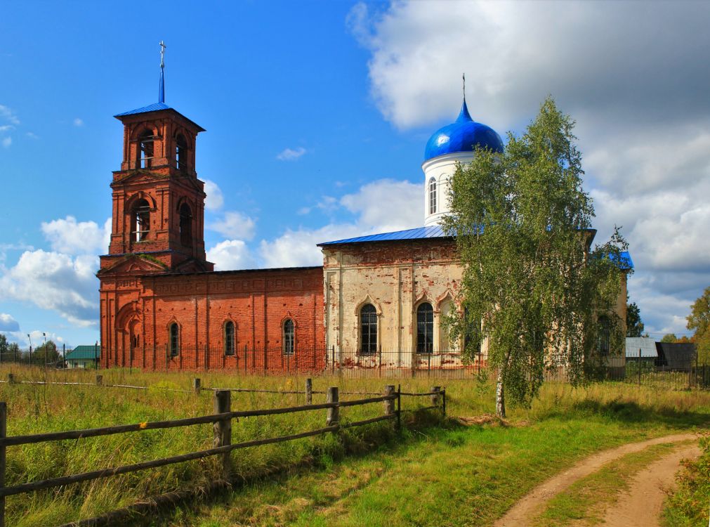 Церковь Успения Пресвятой Богородицы, Берёзовский Рядок (Бологовский район, Тверская область). общий вид в ландшафте