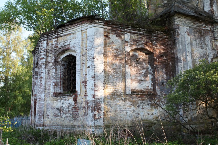 Церковь Троицы Живоначальной, Лапушка (Пошехонский район, Ярославская область). архитектурные детали
