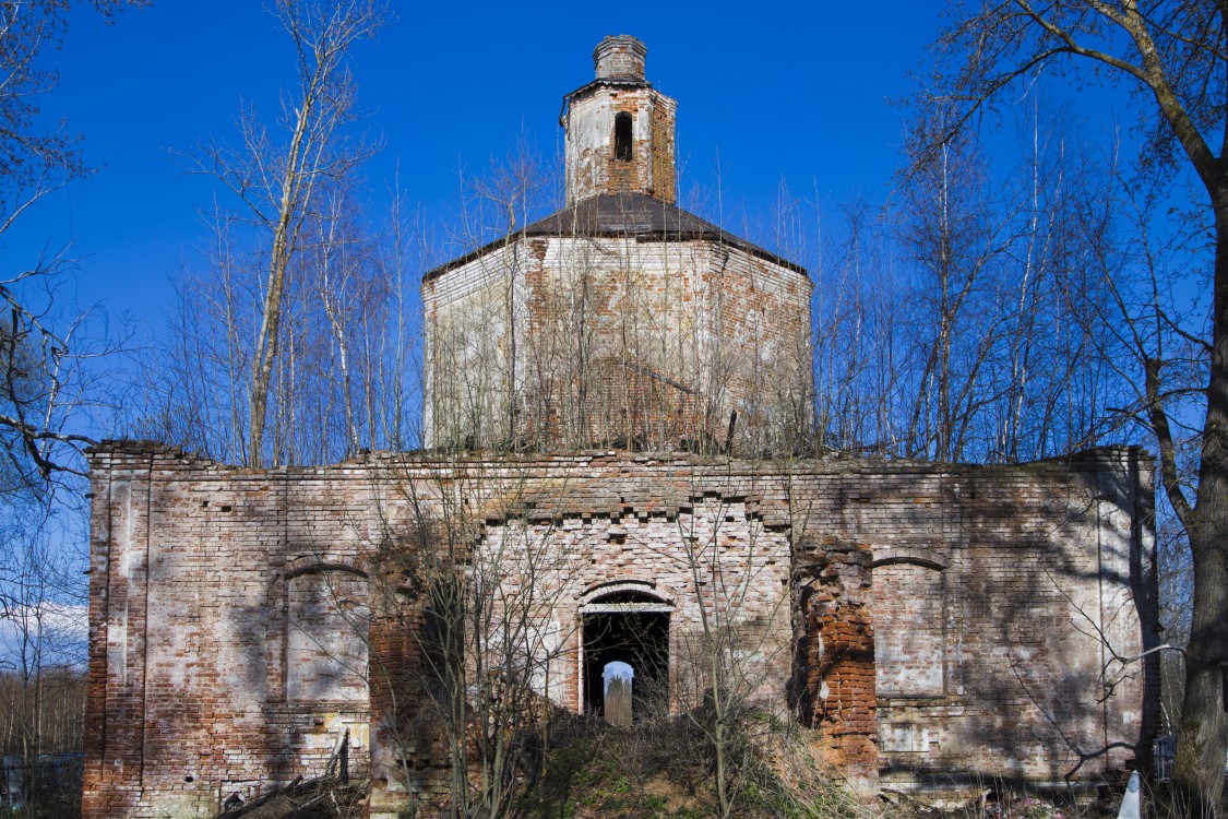 Церковь Троицы Живоначальной, Лапушка (Пошехонский район, Ярославская область). фасады